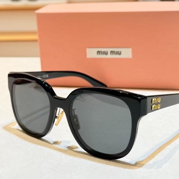 Miumiu sunglasses - Picture 3 of 8